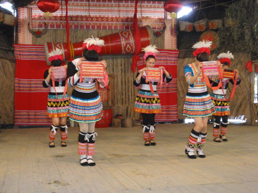 Yao Mountain Village Dress and Dance Performance.